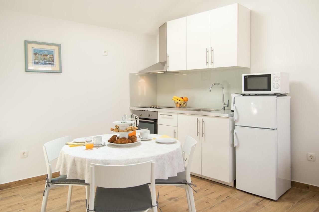 Apartment Bruneta 1 With Sea View Tar-Vabriga Esterno foto