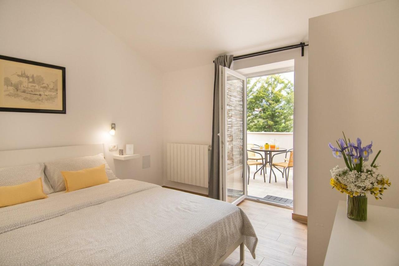 Apartment Bruneta 1 With Sea View Tar-Vabriga Esterno foto