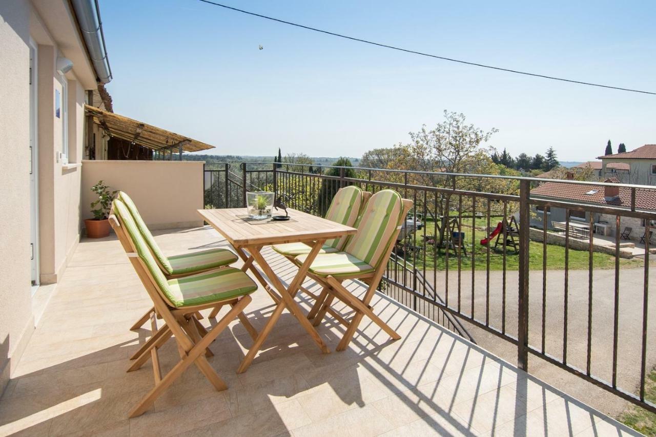 Apartment Bruneta 1 With Sea View Tar-Vabriga Esterno foto