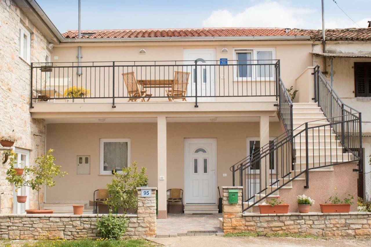Apartment Bruneta 1 With Sea View Tar-Vabriga Esterno foto
